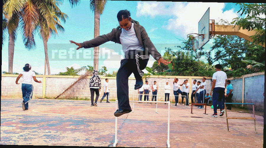世界地图上红色到绿色的热力渐变，越亮代表数据量越多